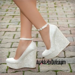 کفش پاشنه دار سفید